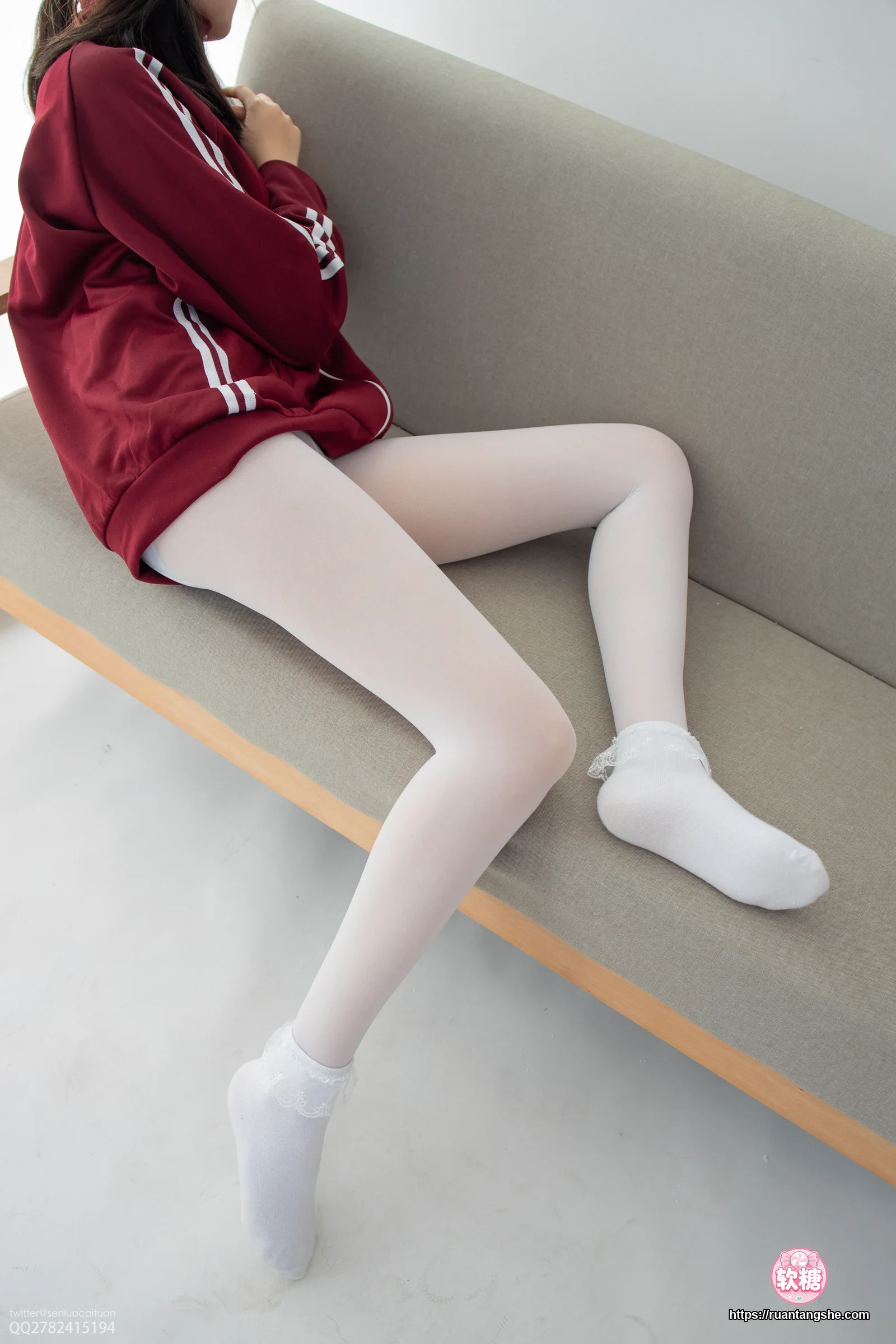 森萝财团 JKFUN-057 《百圆定制2-3》 白丝套蕾丝花边短袜 Aika