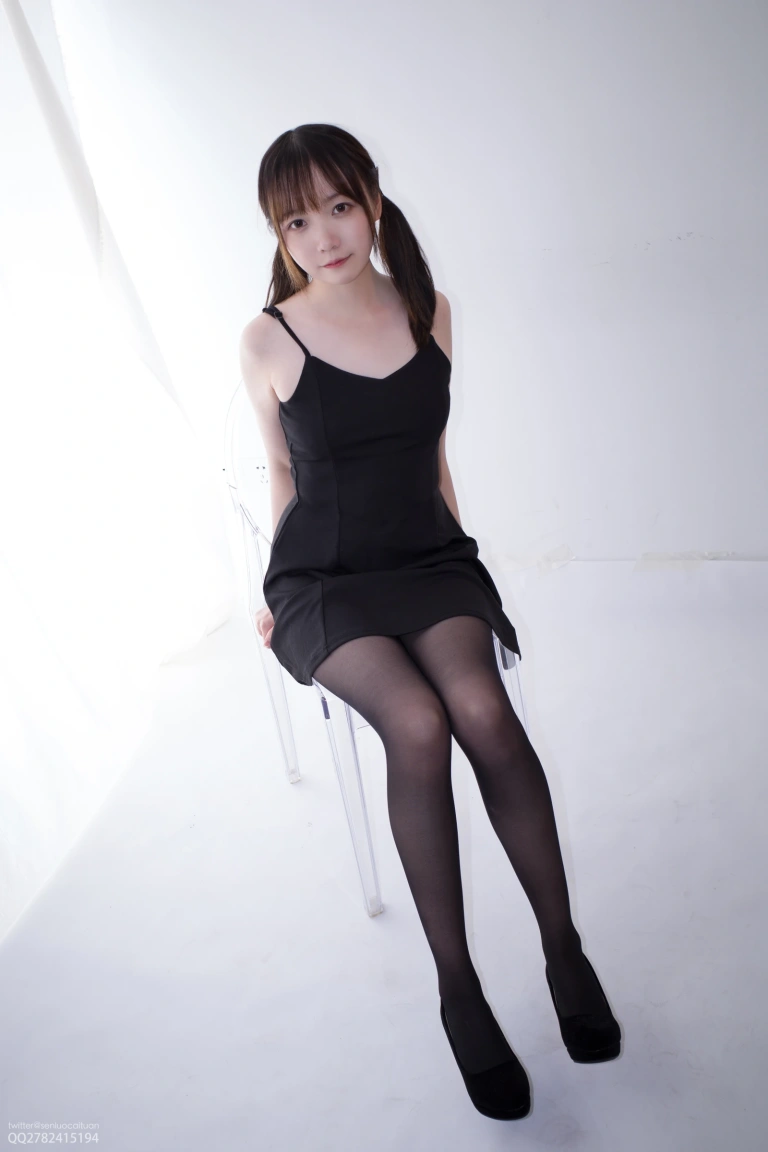 森萝财团《JKFUN-058 《黑涩现实》Aika》写真图集 117P+1V｜在线预览与图包下载