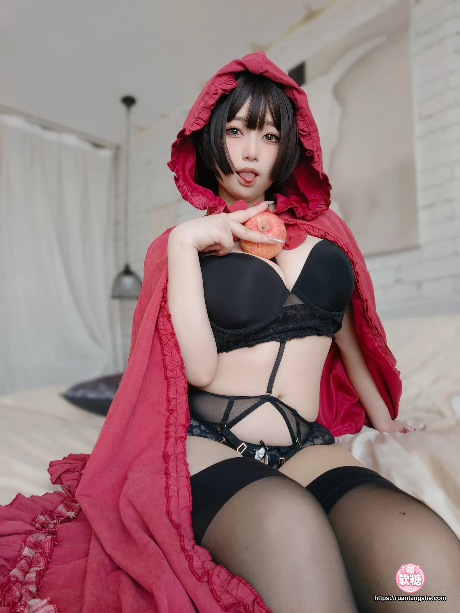 女主K 女主K NO.025 - 小红帽和红苹果