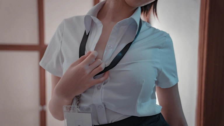 阿薰kaOri《黑丝OL》写真图集 39P｜在线预览与图包下载