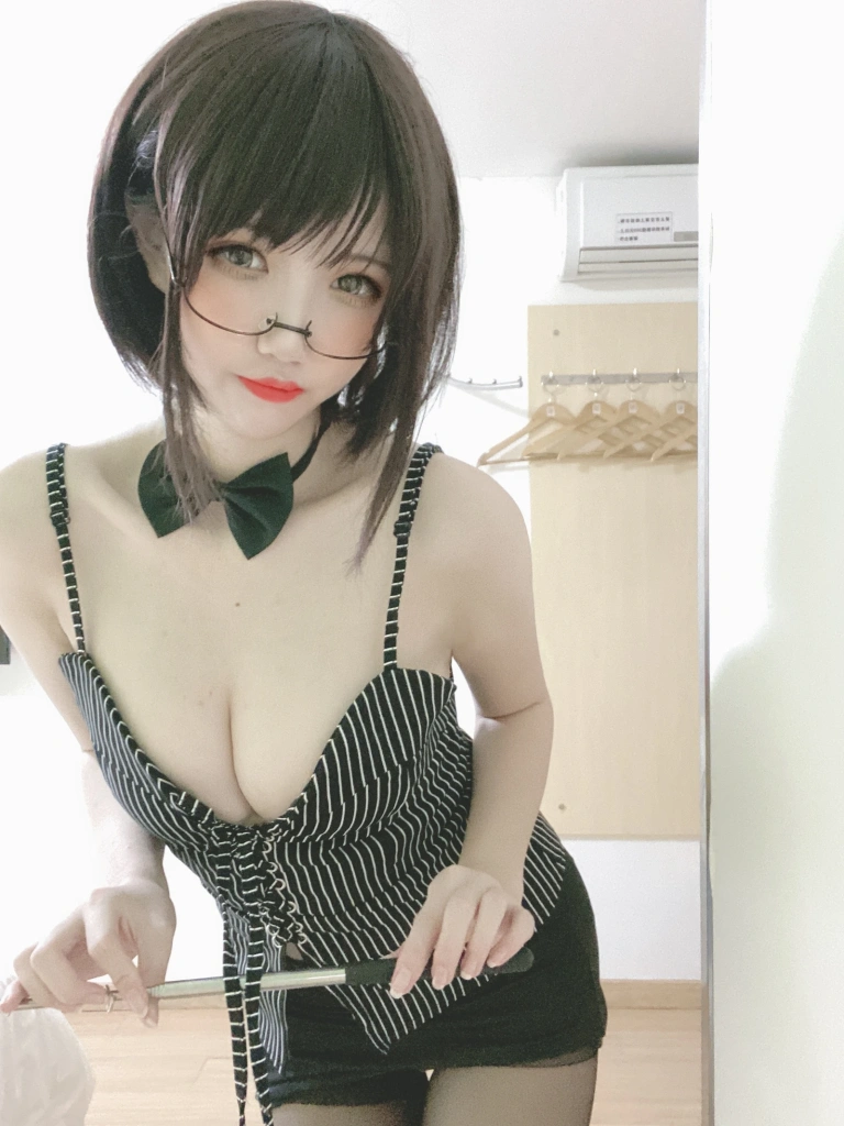阿薰kaOri《女教师》写真图集 6P｜在线预览与图包下载