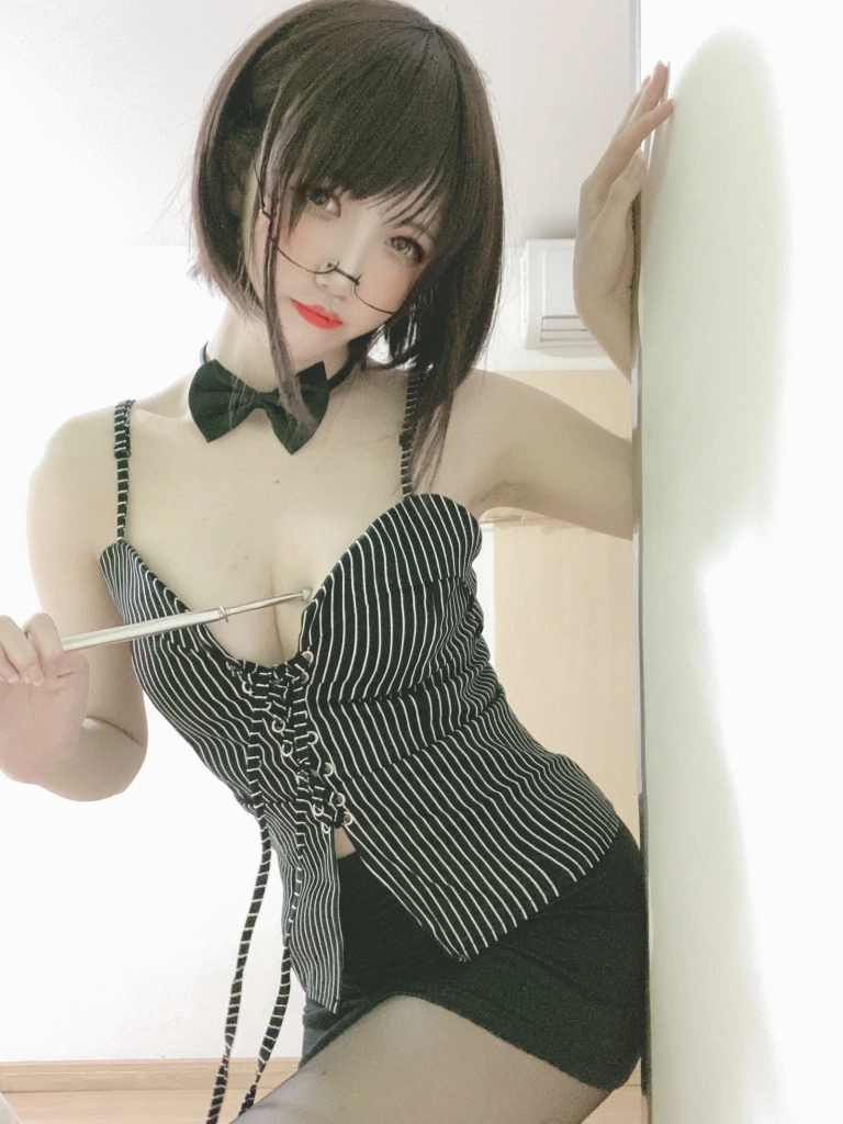 阿薰kaOri《女教师》写真图集 6P｜在线预览与图包下载