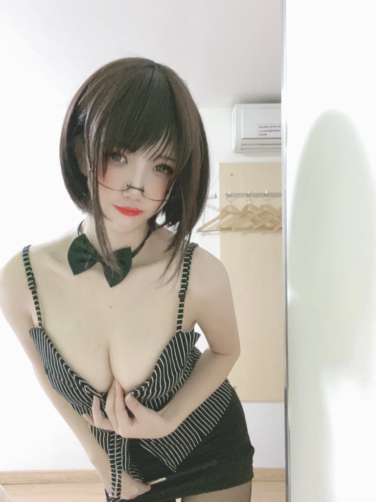 阿薰kaOri《女教师》写真图集 6P｜在线预览与图包下载