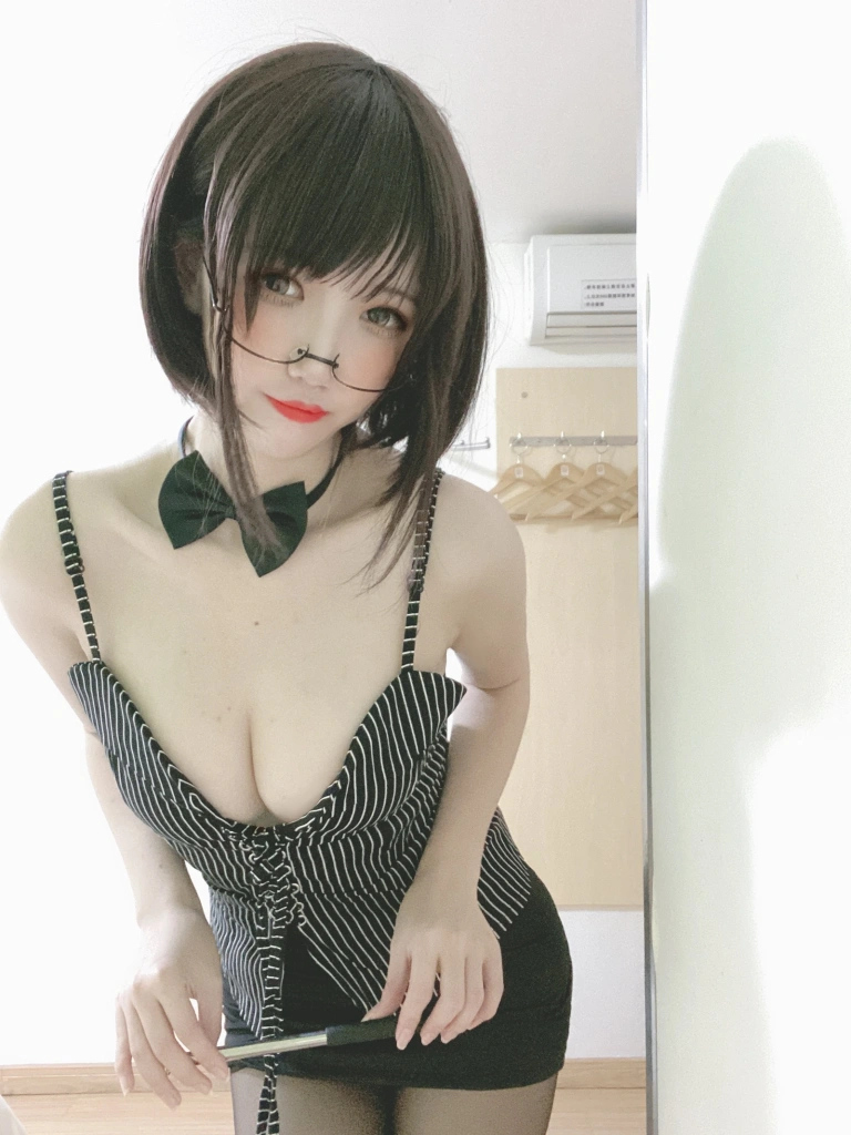 阿薰kaOri《女教师》写真图集 6P｜在线预览与图包下载