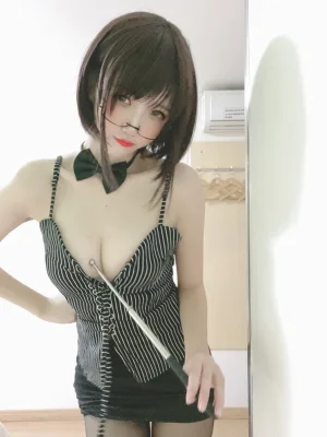 阿薰kaOri《女教师》写真图集 6P｜在线预览与图包下载