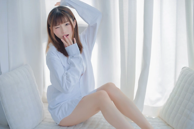 Kitaro_绮太郎《白衬衫》写真图集 48P｜在线预览与图包下载