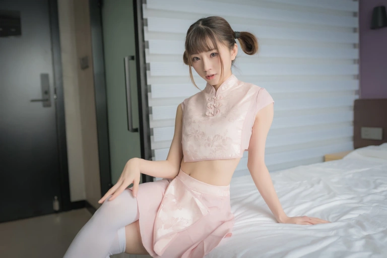 Kitaro_绮太郎《粉色团子》写真图集 41P｜在线预览与图包下载