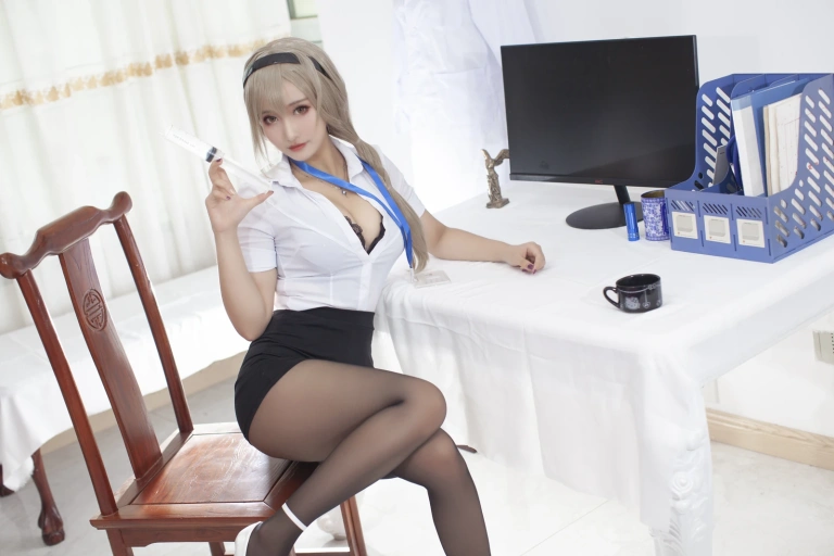 洛璃LoLiSAMA《实习医生伊格》写真图集 34P｜在线预览与图包下载