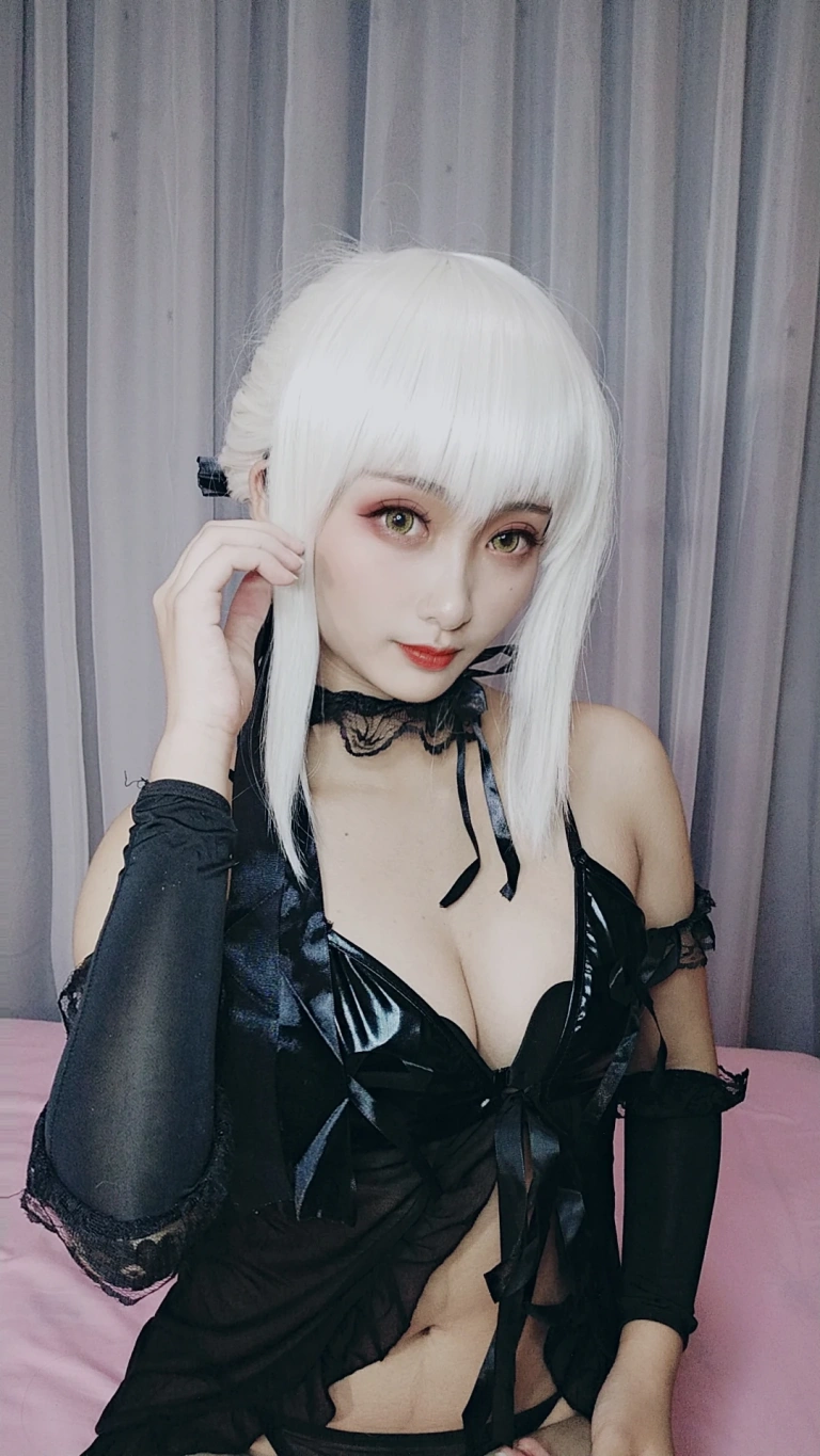 洛璃LoLiSAMA《FGO黑呆睡衣王座》写真图集 30P+5V｜在线预览与图包下载