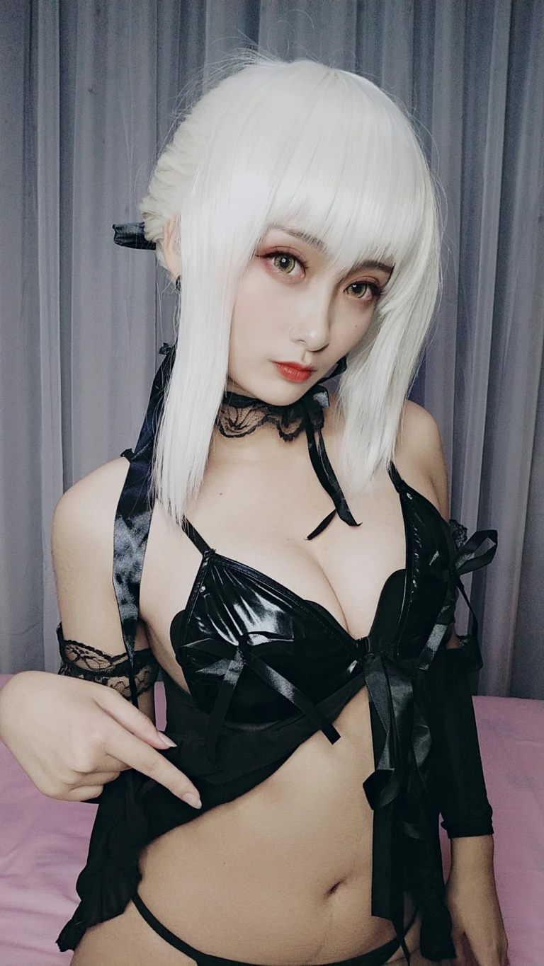 洛璃LoLiSAMA《FGO黑呆睡衣王座》写真图集 30P+5V｜在线预览与图包下载