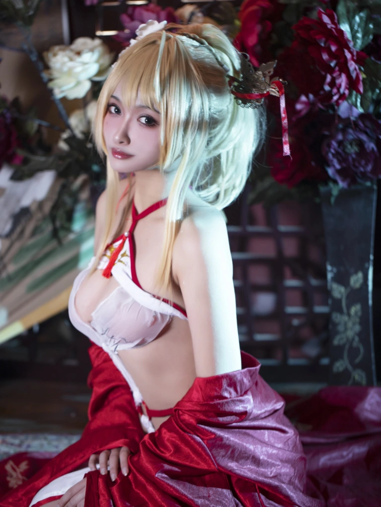洛璃LoLiSAMA《光荣凉夜香雪》写真图集 36P｜在线预览与图包下载