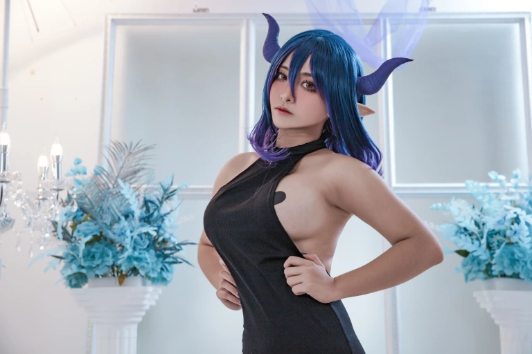 洛璃LoLiSAMA《九月舰长《维尔梅》》写真图集 64P｜在线预览与图包下载