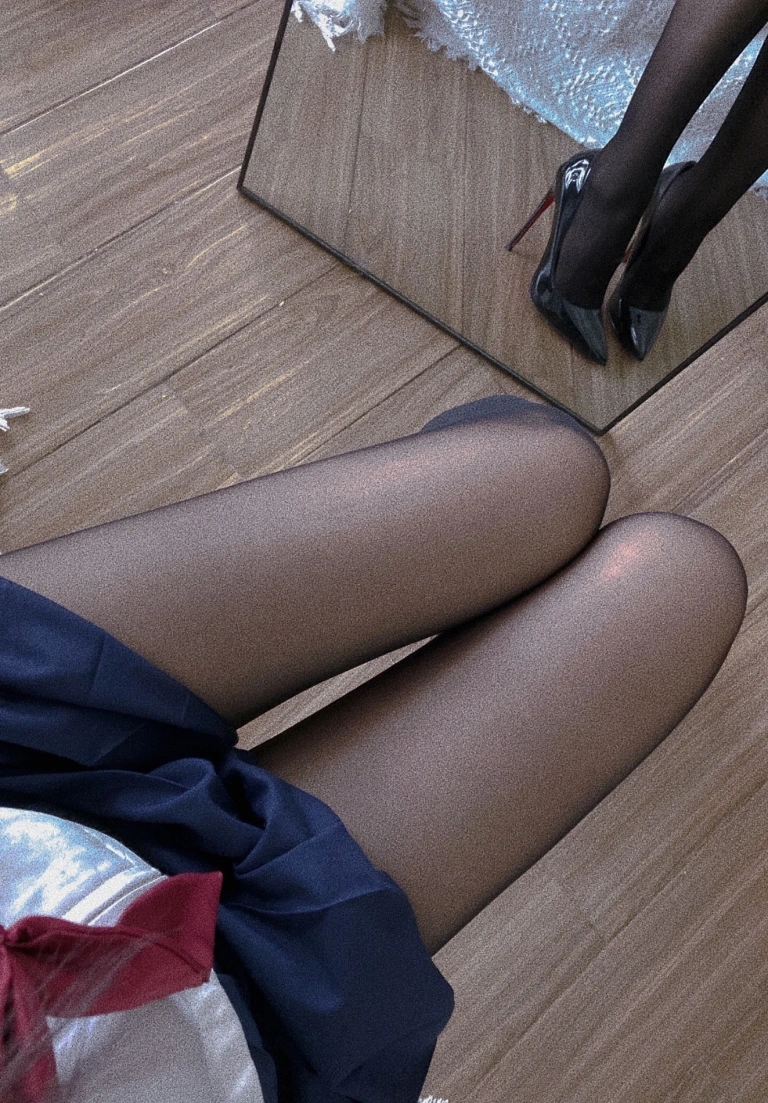柒柒_Lust77《天台学姐》写真图集 80P+1V｜在线预览与图包下载