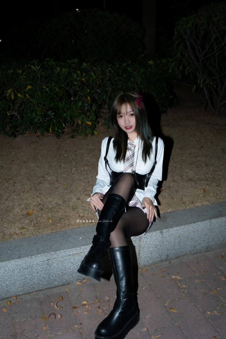 柒柒_Lust77《车内》写真图集 47P｜在线预览与图包下载