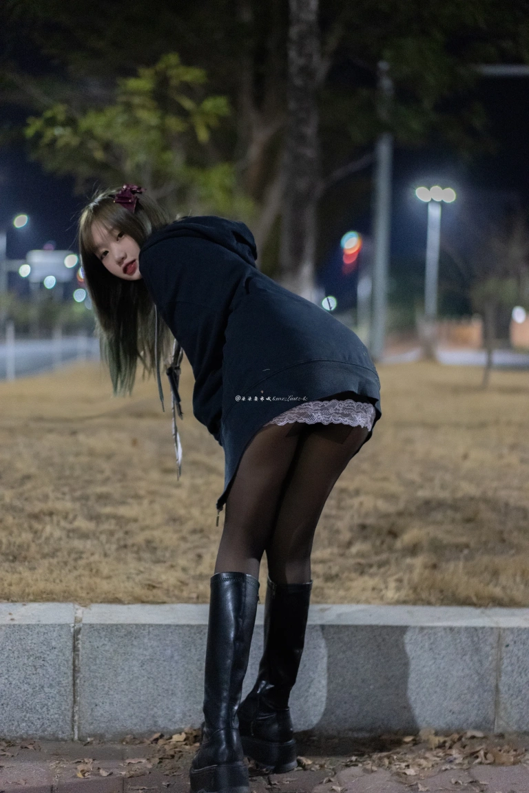 柒柒_Lust77《车内》写真图集 47P｜在线预览与图包下载