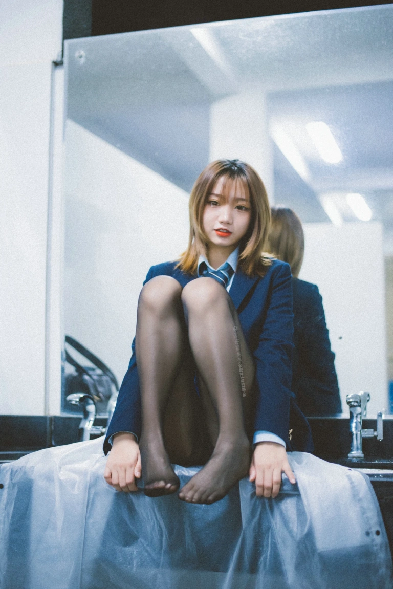 柒柒_Lust77《深夜公园JK》写真图集 35P｜在线预览与图包下载