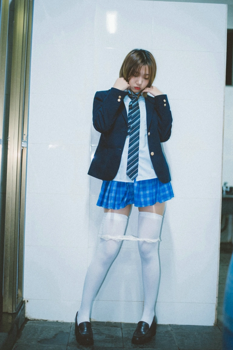 柒柒_Lust77《深夜公园JK》写真图集 35P｜在线预览与图包下载