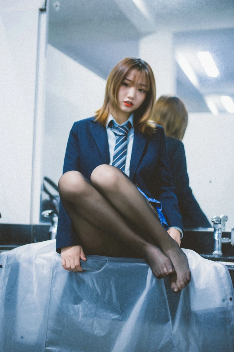 柒柒_Lust77《深夜公园JK》写真图集 35P｜在线预览与图包下载