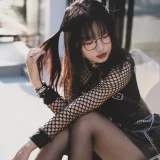 柒柒_Lust77《街拍黑皮裙》写真图集 17P｜在线预览与图包下载