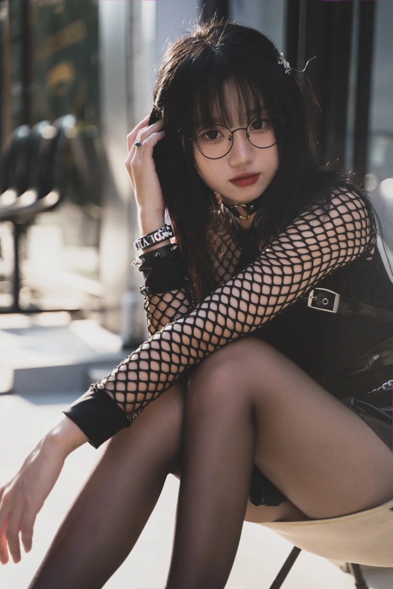 柒柒_Lust77《街拍黑皮裙》写真图集 17P｜在线预览与图包下载