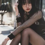 柒柒_Lust77《街拍黑皮裙》写真图集 17P｜在线预览与图包下载