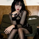 柒柒_Lust77《街拍黑皮裙》写真图集 17P｜在线预览与图包下载