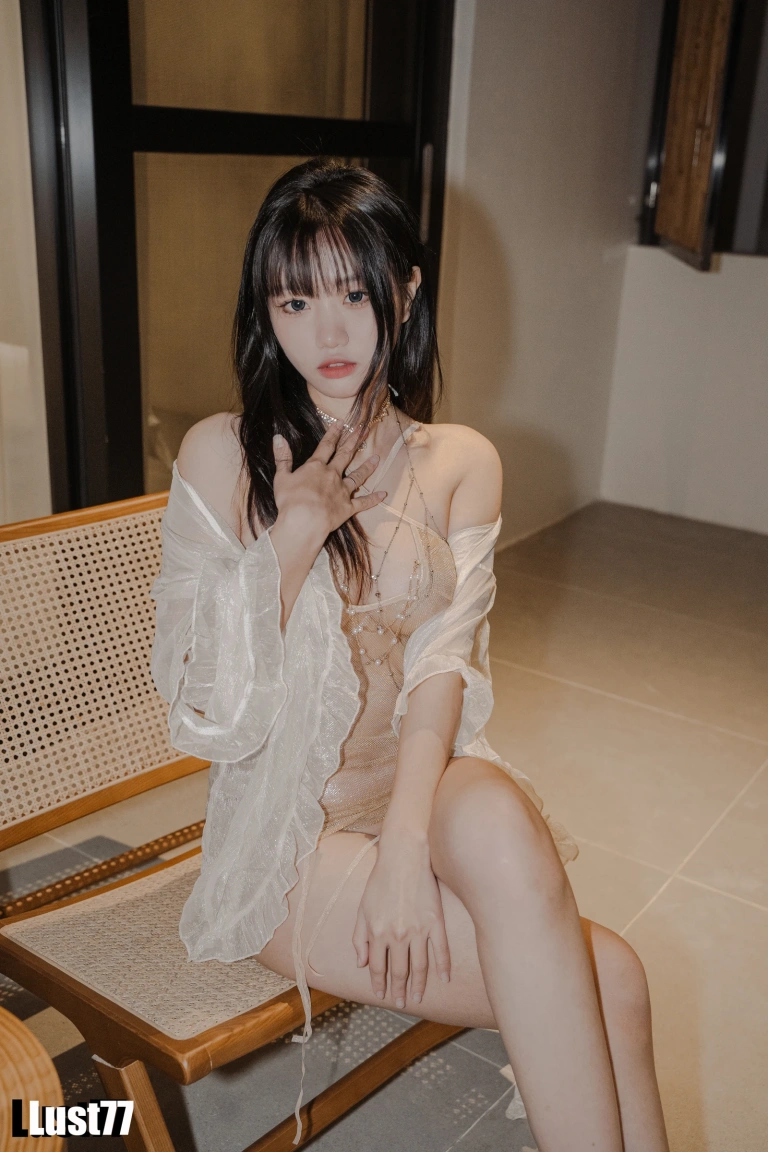柒柒_Lust77《纸醉金迷》写真图集 90P+1V｜在线预览与图包下载