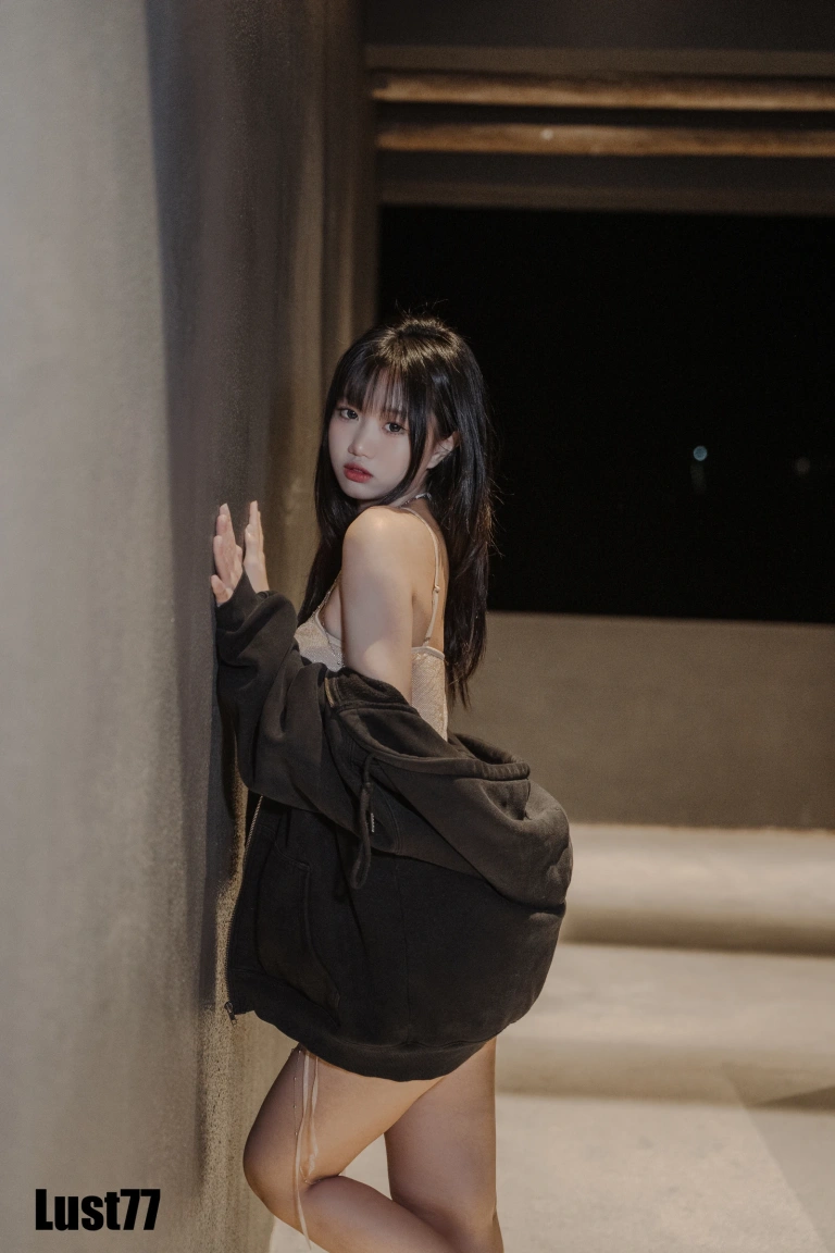 柒柒_Lust77《纸醉金迷》写真图集 90P+1V｜在线预览与图包下载