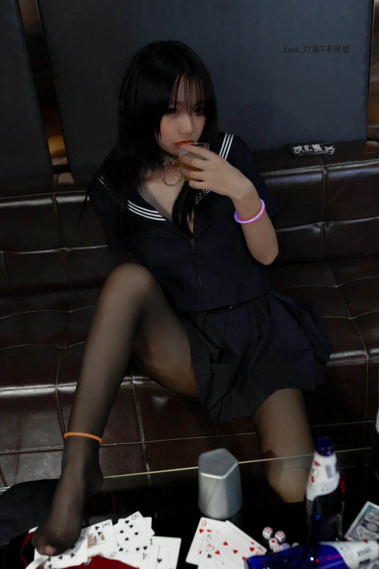 柒柒_Lust77《反差JK少女》写真图集 182P｜在线预览与图包下载