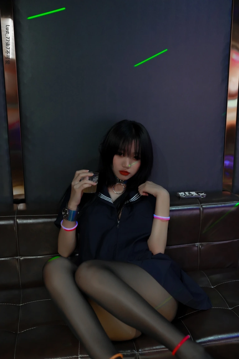 柒柒_Lust77《反差JK少女》写真图集 182P｜在线预览与图包下载