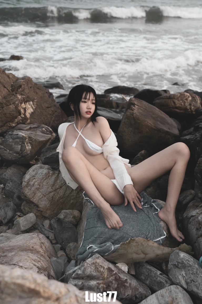 柒柒_Lust77《礁石海岸》写真图集 52P｜在线预览与图包下载