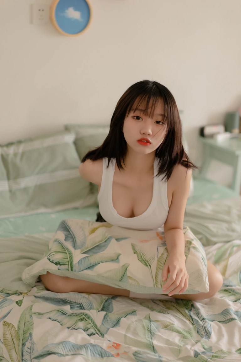 柒柒_Lust77《初恋背心》写真图集 117P｜在线预览与图包下载