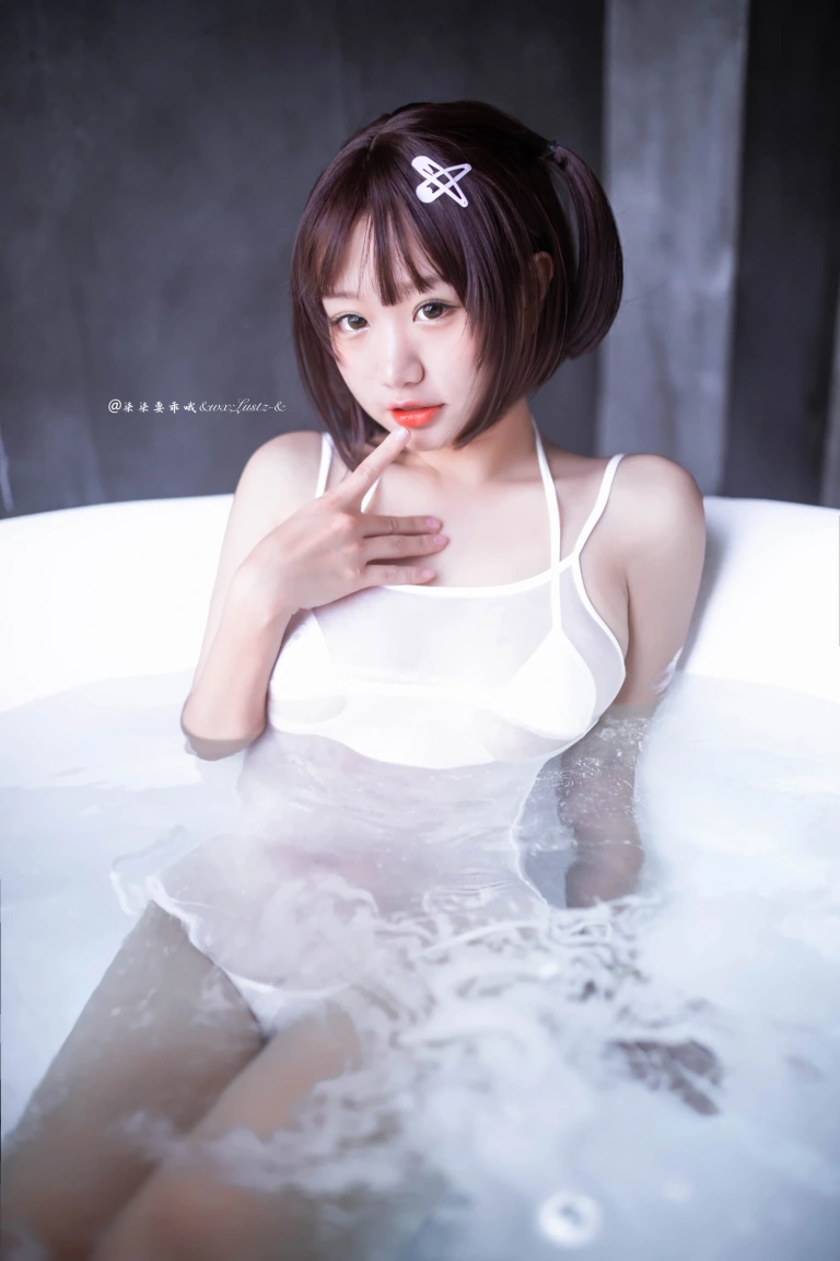 柒柒_Lust77《激凸死库水X白色Spa》写真图集 34P｜在线预览与图包下载