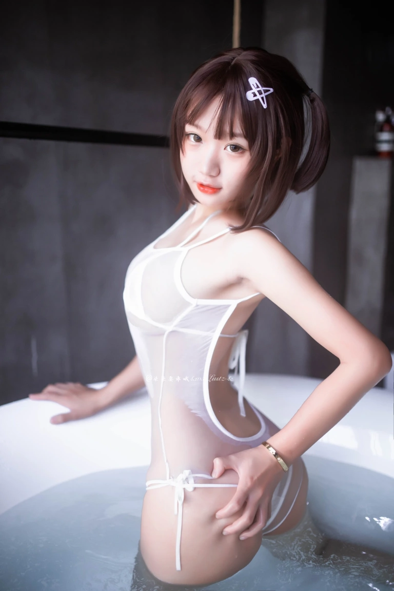 柒柒_Lust77《激凸死库水X白色Spa》写真图集 34P｜在线预览与图包下载