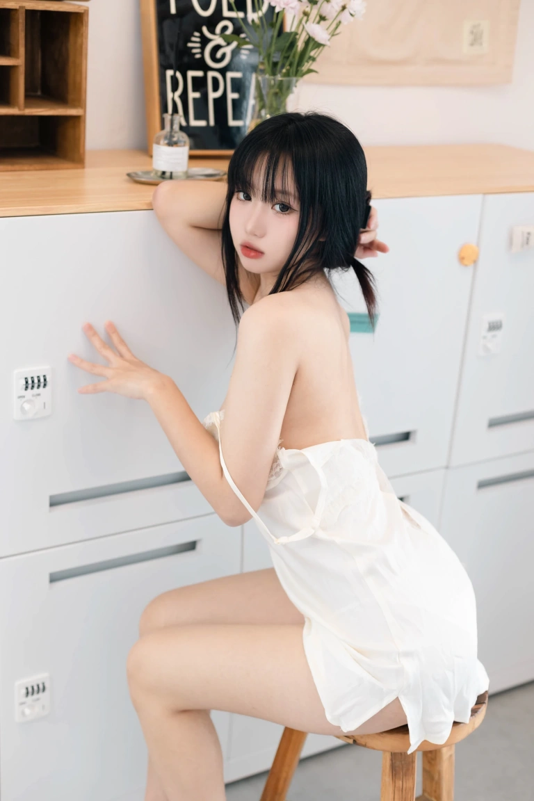 柒柒_Lust77《半糖下午茶》写真图集 30P｜在线预览与图包下载