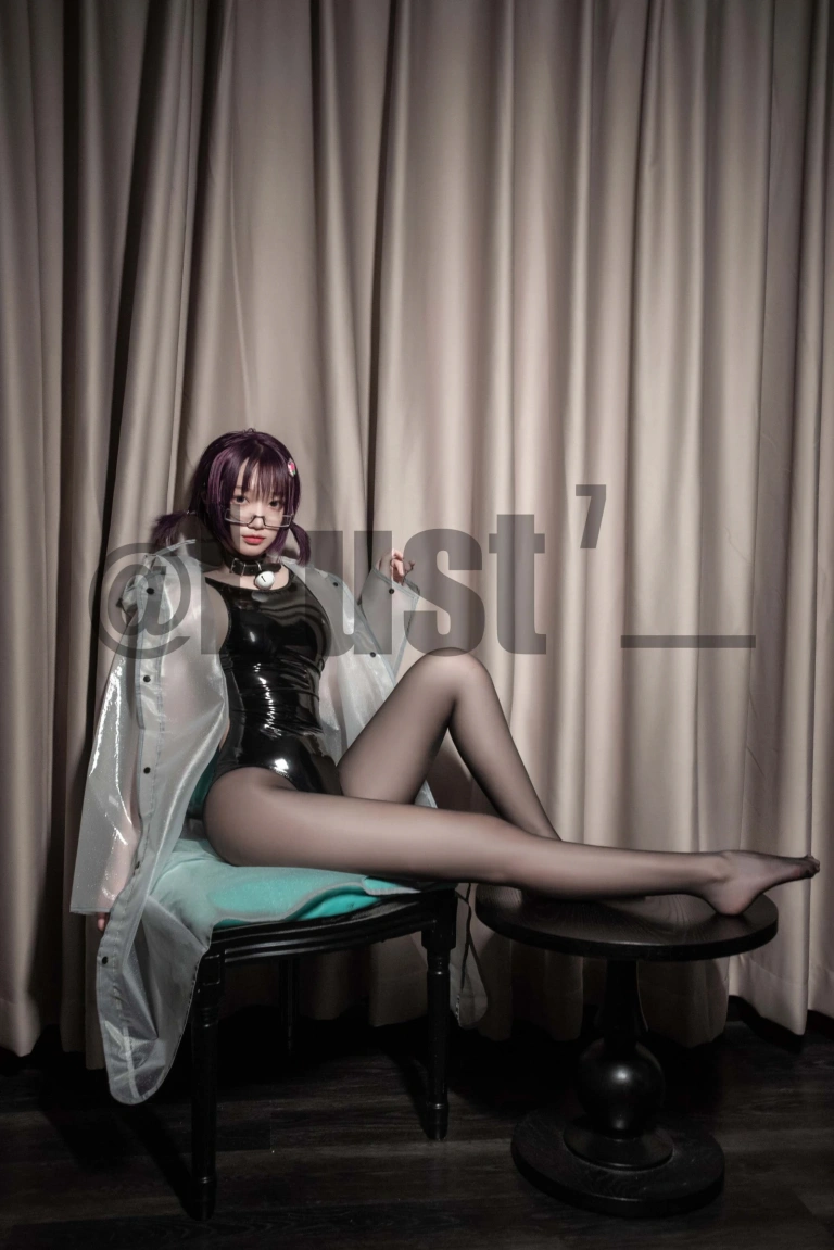柒柒_Lust77《漆皮死库水》写真图集 29P｜在线预览与图包下载
