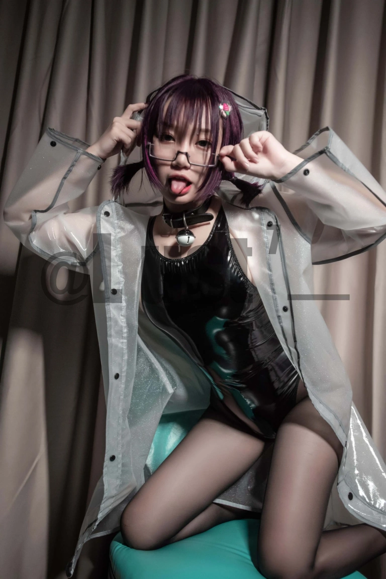 柒柒_Lust77《漆皮死库水》写真图集 29P｜在线预览与图包下载