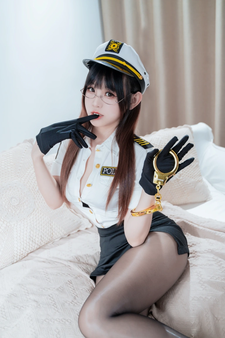 miko酱ww《缠绕女警》写真图集 45P+1V｜在线预览与图包下载