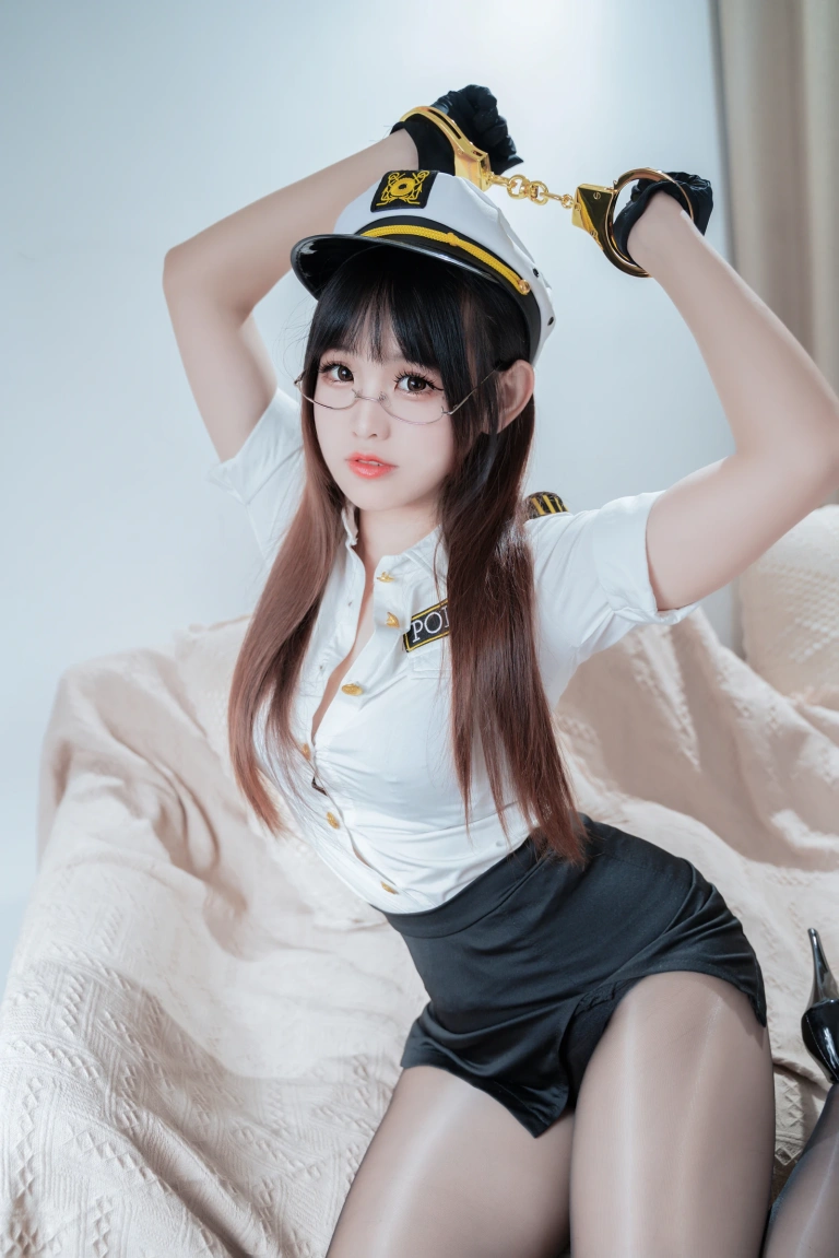 miko酱ww《缠绕女警》写真图集 45P+1V｜在线预览与图包下载