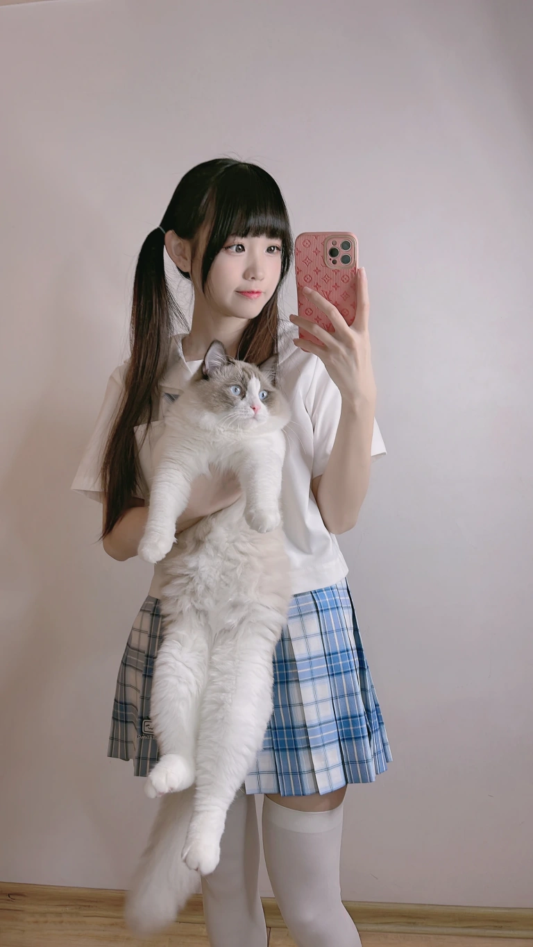 miko酱ww《自拍系列mikoの白丝02》写真图集 225P｜在线预览与图包下载