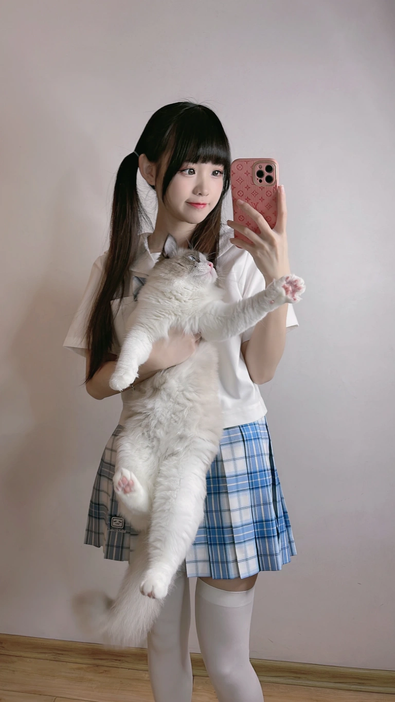 miko酱ww《自拍系列mikoの白丝02》写真图集 225P｜在线预览与图包下载