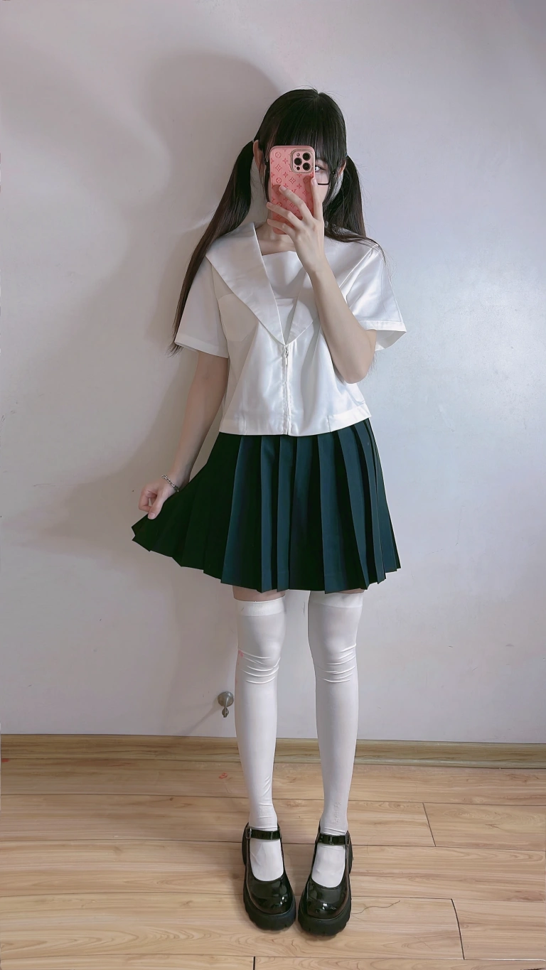 miko酱ww《自拍系列mikoの白丝03》写真图集 201P｜在线预览与图包下载