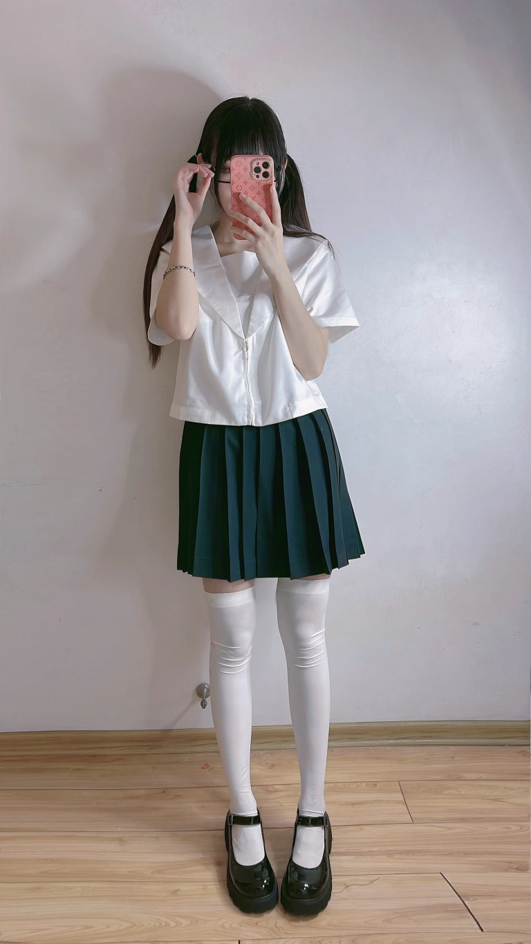 miko酱ww《自拍系列mikoの白丝03》写真图集 201P｜在线预览与图包下载