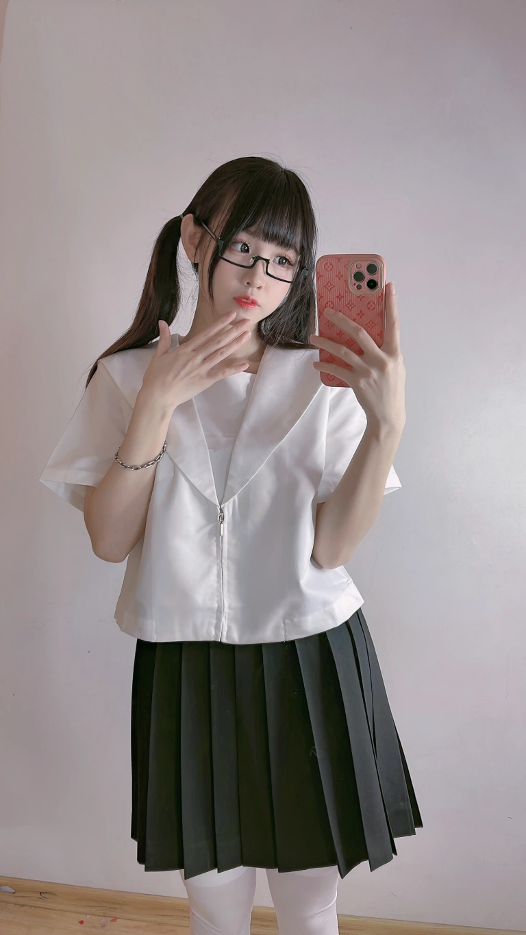 miko酱ww《自拍系列mikoの白丝03》写真图集 201P｜在线预览与图包下载