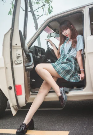 Money冷冷《JK》写真图集 9P｜在线预览与图包下载