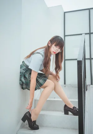Money冷冷《JK》写真图集 9P｜在线预览与图包下载