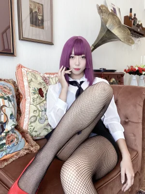 Money冷冷《OL网网制服》写真图集 82P+5V｜在线预览与图包下载