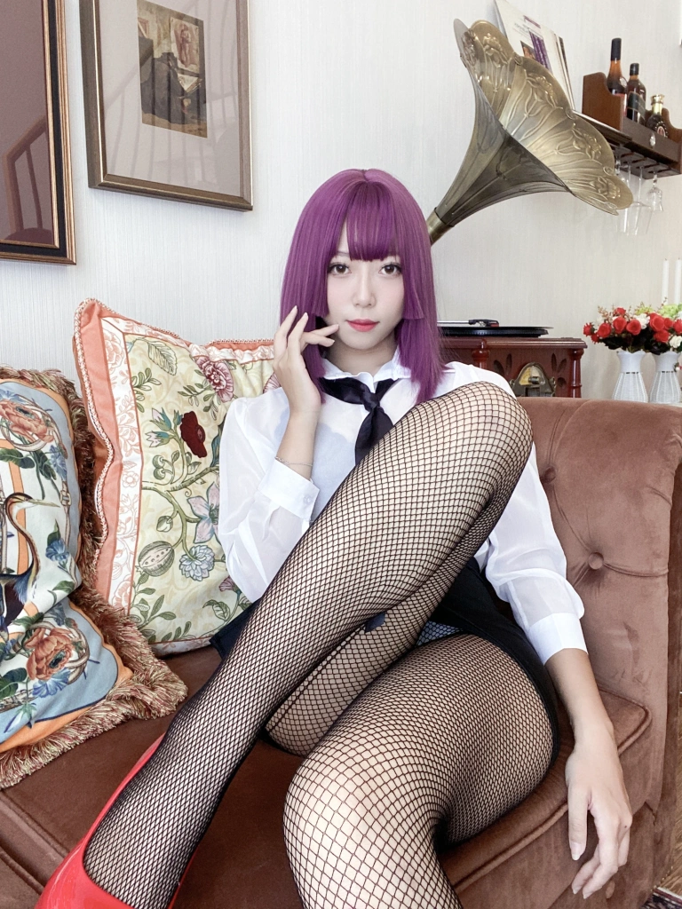 Money冷冷《OL网网制服》写真图集 82P+5V｜在线预览与图包下载