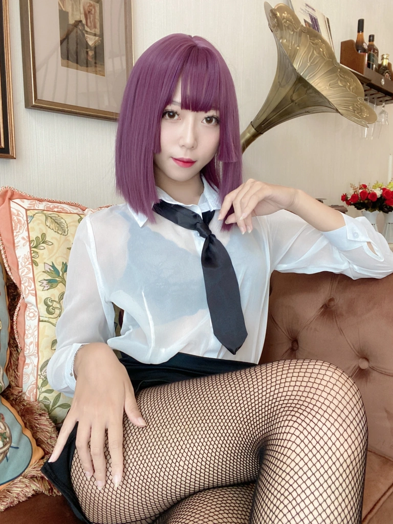 Money冷冷《OL网网制服》写真图集 82P+5V｜在线预览与图包下载