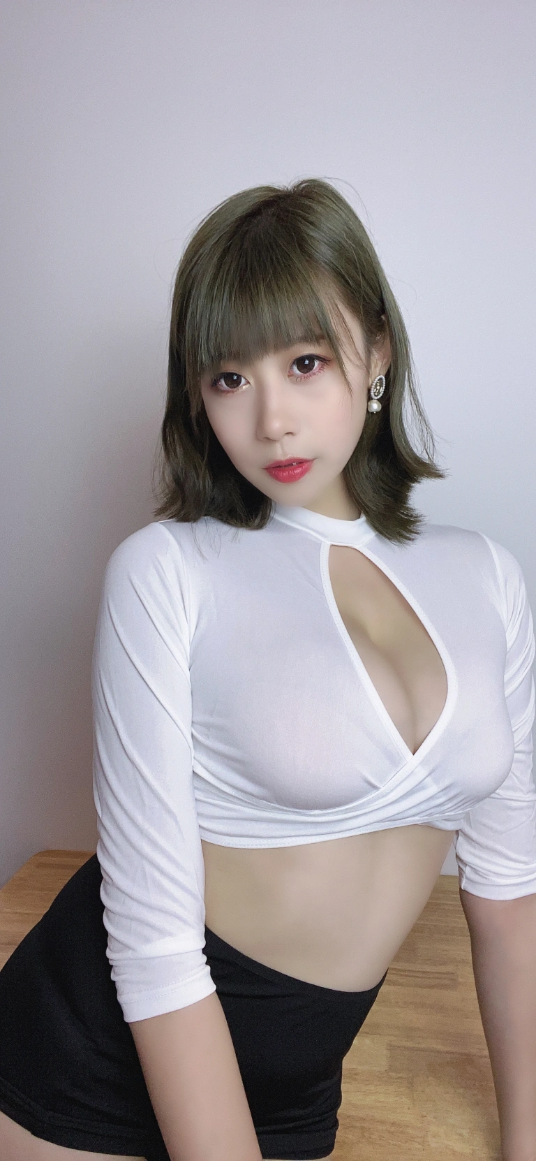 奈汐酱nice《自撮り Vol.017（動画入り）不务正业小秘书》写真图集 52P+4V｜在线预览与图包下载